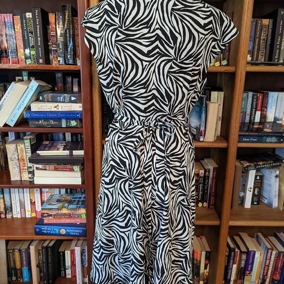 VINCE camuto nwot zebra stripe asymetrical hem wrap dress sz s - Picture 5 of 6